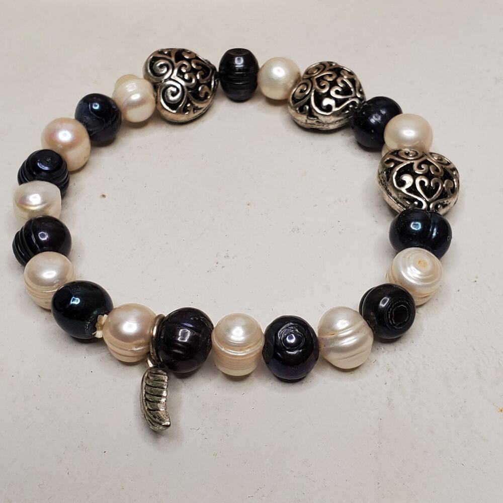 Vintage Bracelet Black & White Pearl w/ Metal Hearts & Leaf Charm Stretchy